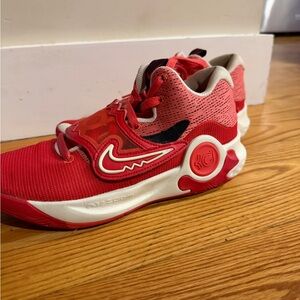 Men’s basketball shoes